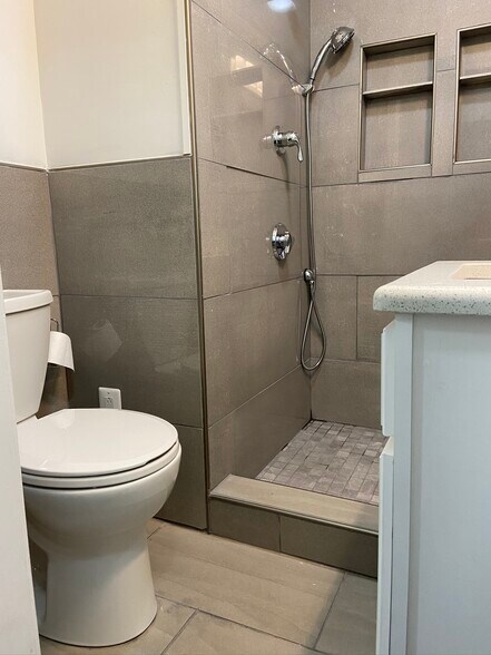 Building Photo - 268 Windsor St