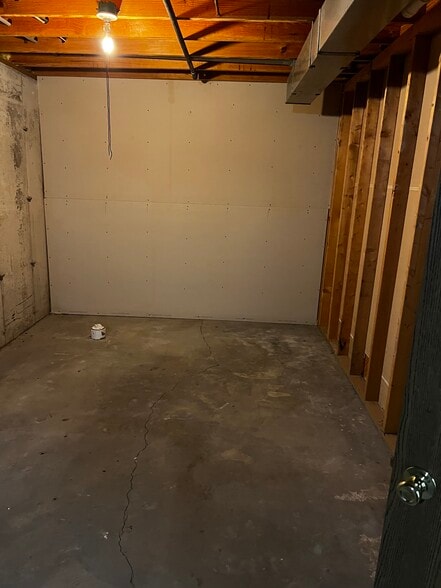 Building Photo - 875 Lester Ave