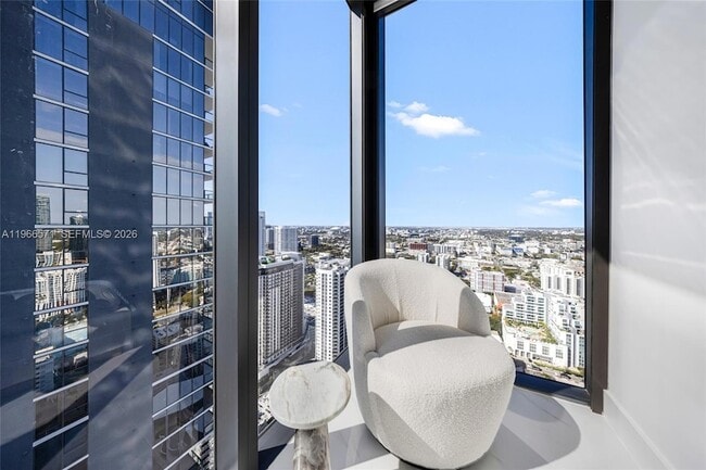 Building Photo - 700 NE 24th St