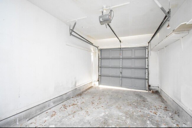 Building Photo - 2277 S Kirkwood Rd