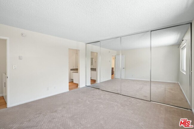 Building Photo - 18004 Coastline Dr