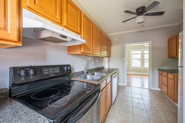 Building Photo - 4 bedroom home in Rich Creek!