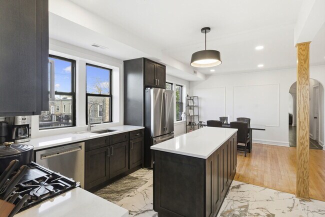 Building Photo - 3414 W Medill Ave