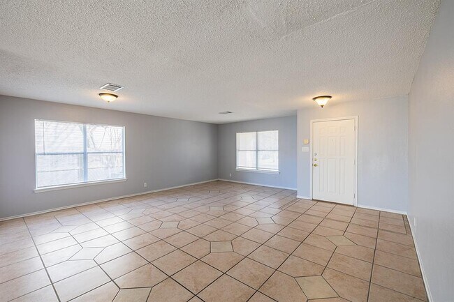 Building Photo - 1240 Dexford Dr