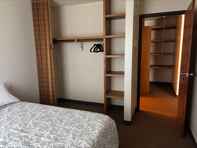 Building Photo - 601 Main St