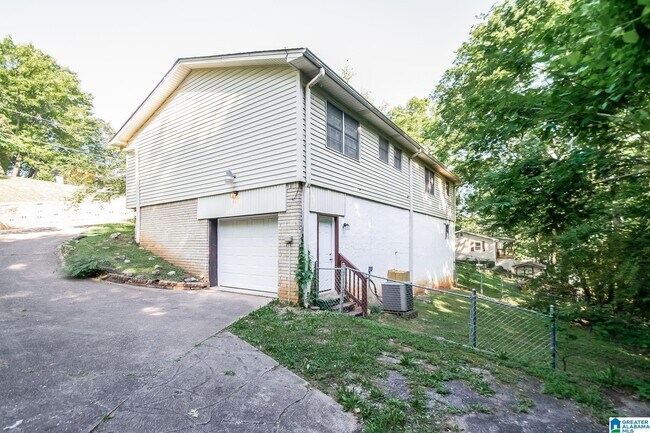 Building Photo - 436 15th Ln NW