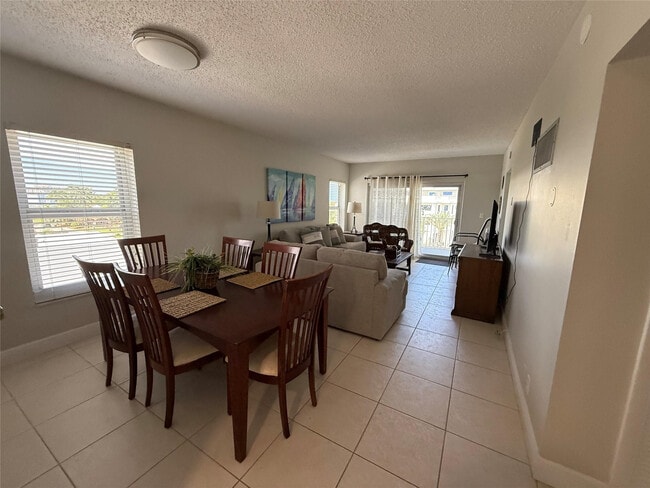 Building Photo - 4117 Bougainvilla Dr