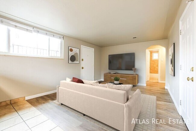 Building Photo - 2716 Grove St