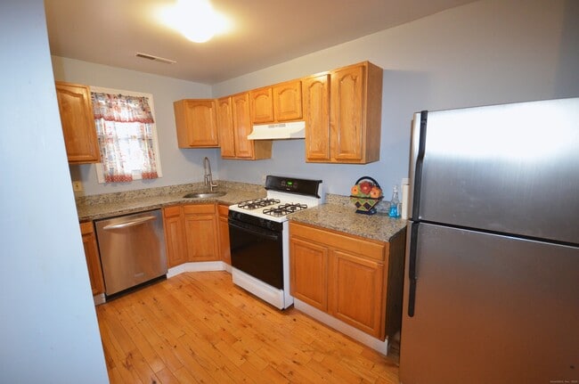 Building Photo - 258 Rakoczy Ave