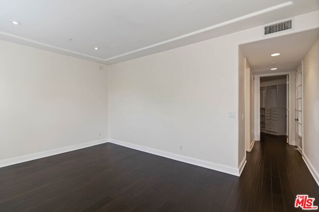 Building Photo - 1875 S Beverly Glen Blvd