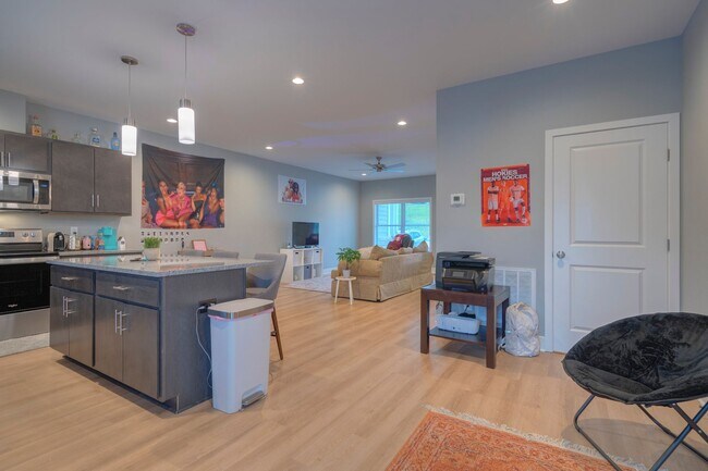 Building Photo - Spacious 4-Bedroom, 3-Story Townhome for Students