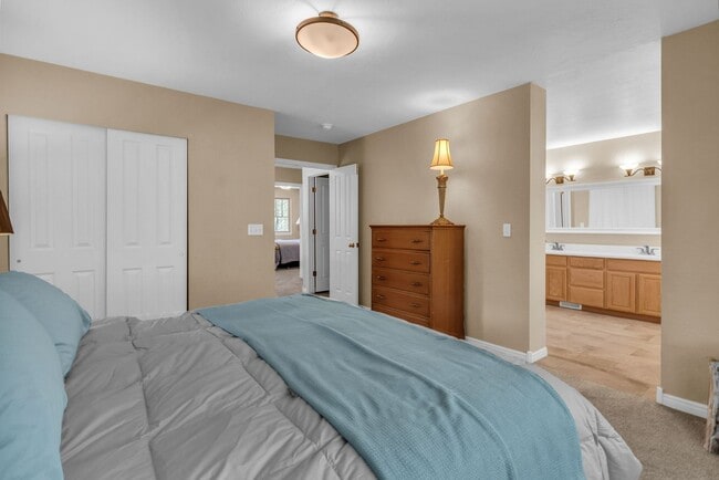 Building Photo - Cottage Loop Townhome