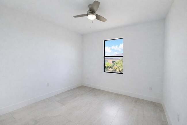 Building Photo - 211 NW 25th Ave