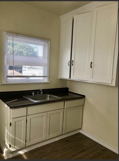 Building Photo - Reno Arms- All Utilities Included