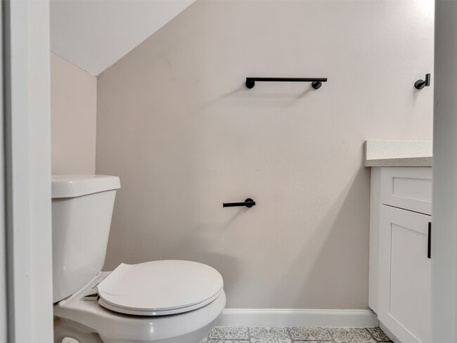 Building Photo - 5636 Birchmont Dr