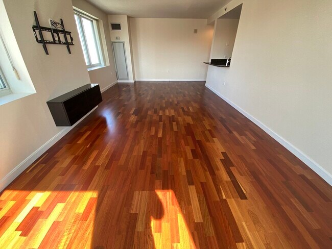 Building Photo - 8 Museum Way