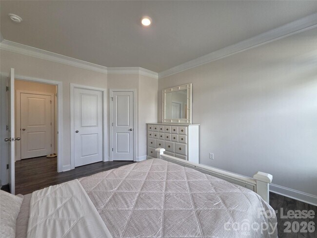 Building Photo - 2216 Skybrook Oaks Dr