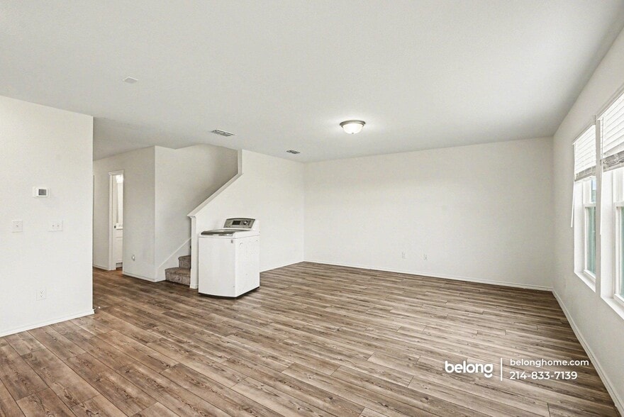 Building Photo - 1020 Valerian Dr