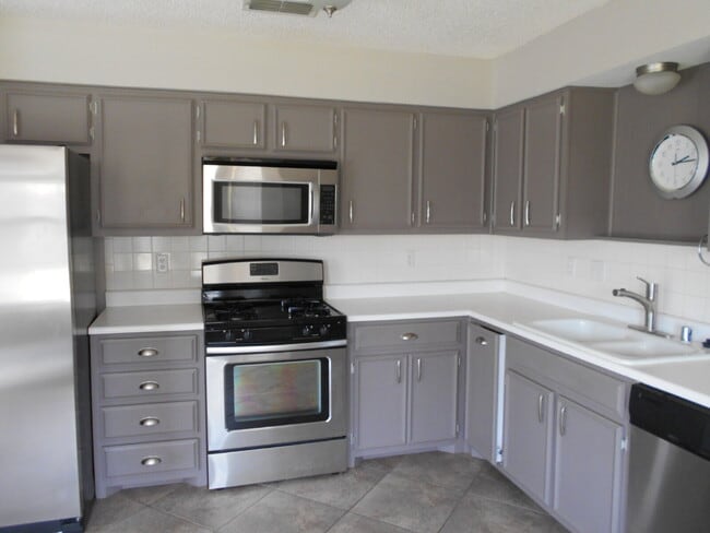 Building Photo - "Charming 3-Bedroom Home with 2 Baths in L...