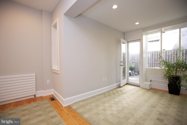Building Photo - 421 S 20th St