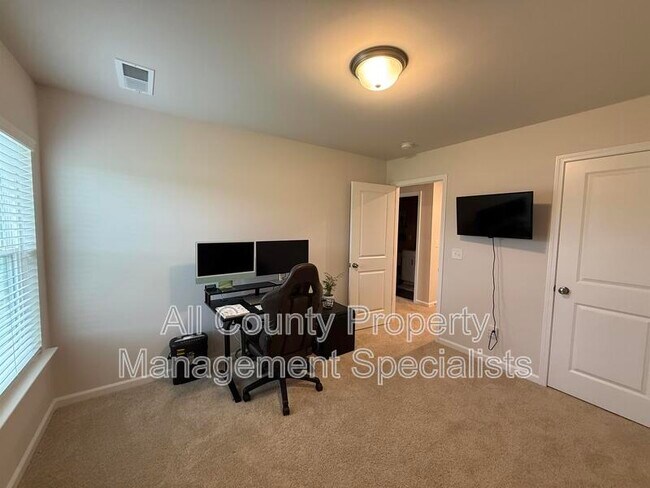 Building Photo - 1074 Cornelia St