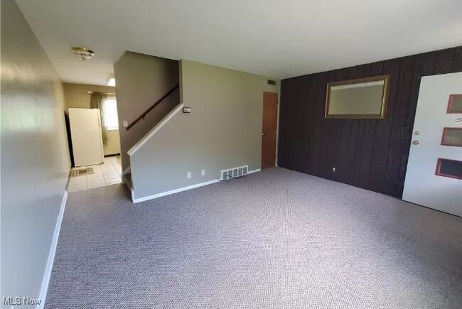 Building Photo - 215 Dalepark Dr