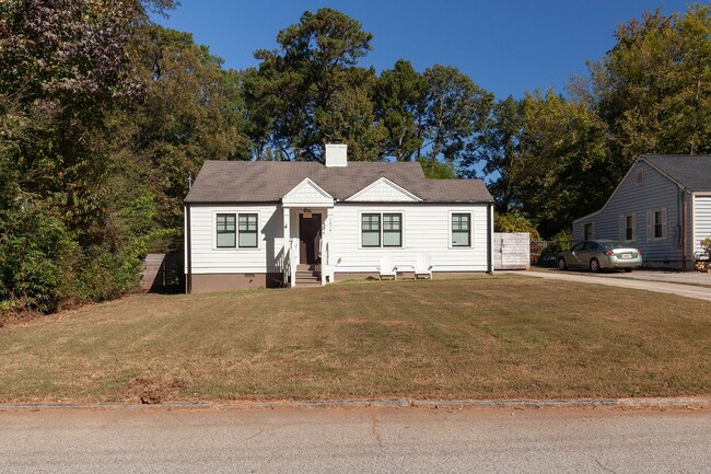 Building Photo - Updated 3/2 Bungalow w/ Large Backyard & M...