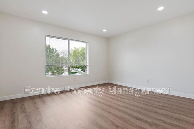 Building Photo - 700 E Gonzales Rd