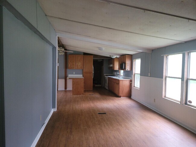 Building Photo - 572 Potter Woodberry Rd