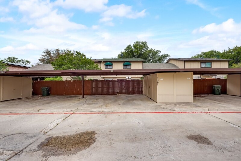 Building Photo - 2304 Long Ridge Ln