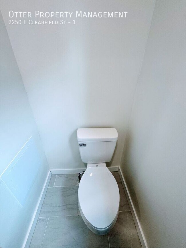 Building Photo - 2250 E Clearfield St