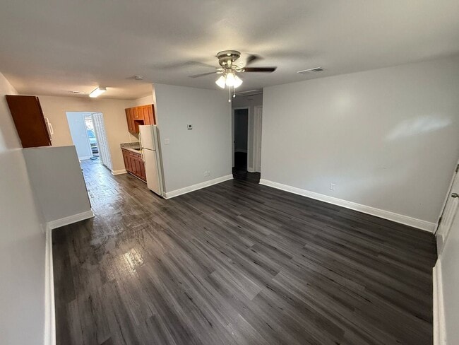 Building Photo - NEW, LOWER PRICE! 3/1 Duplex AVAILABLE NOW!
