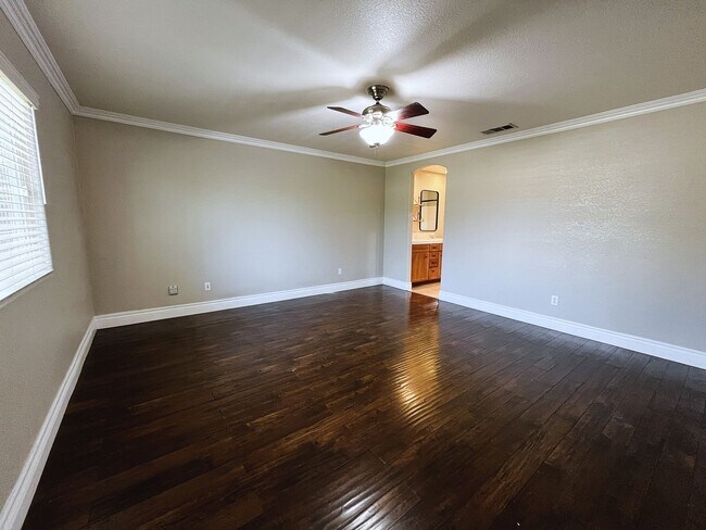 Building Photo - Charming Northwest Bakersfield Home on Cul-De-Sac w/ Solar