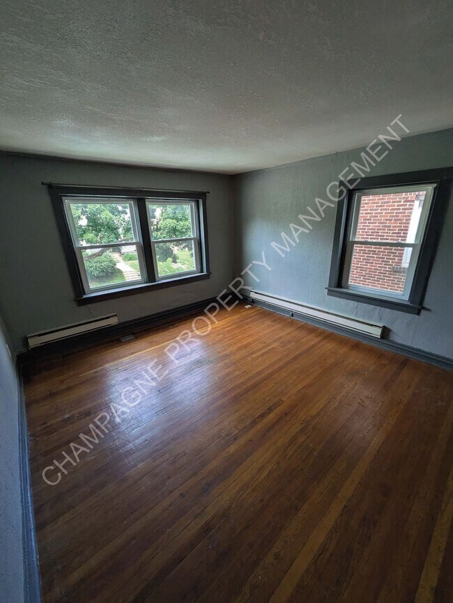 Building Photo - 1123-1125 W 40th St.