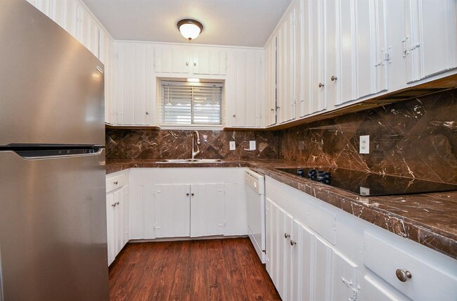 Primary Photo - 4725 1/2 Merwin St