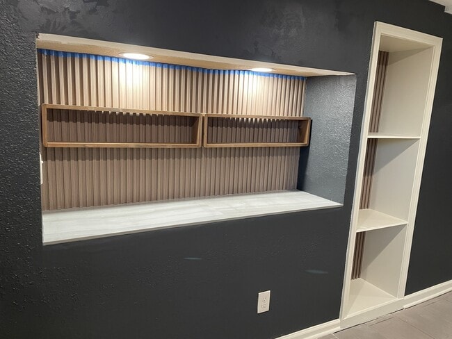 Building Photo - 4449 E 107th St