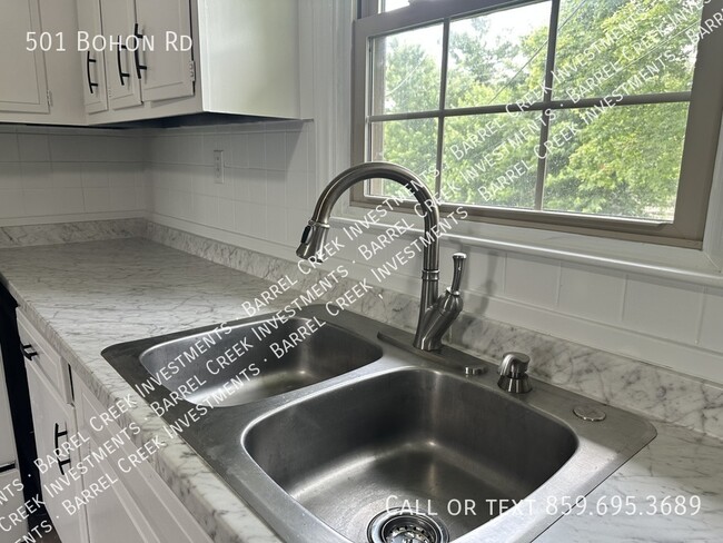 Building Photo - 501 Bohon Rd