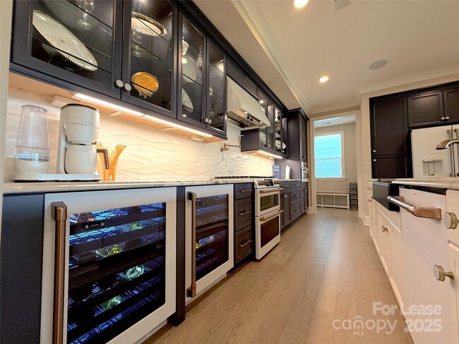 Building Photo - 3066 Belden Dr