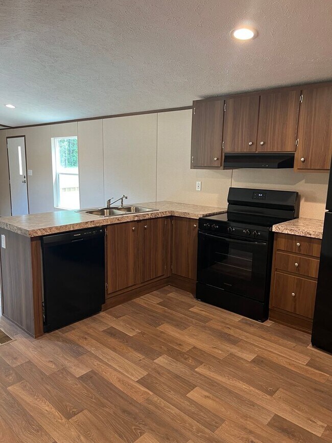 Building Photo - New! Move In Ready & Close to Downtown Aynor!