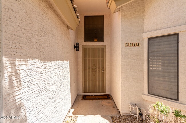 Building Photo - 3715 N Rosewood Ave
