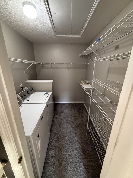 Building Photo - 1021 Old Marks Dr