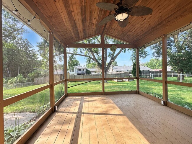 Building Photo - 2814 Woodridge Ln