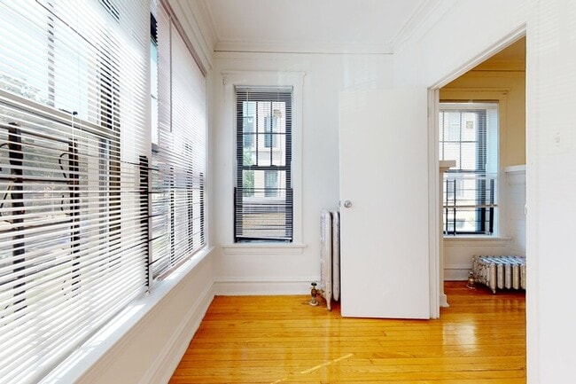 Floorplan - 5411-5421 S. Ellis Avenue