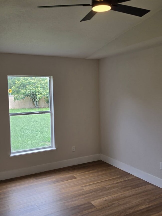 Building Photo - FOR RENT!!! SIMPLY STUNNING (REMODELED) 3 BEDROOM 2 BATH SINGLE FAMILY HOME...