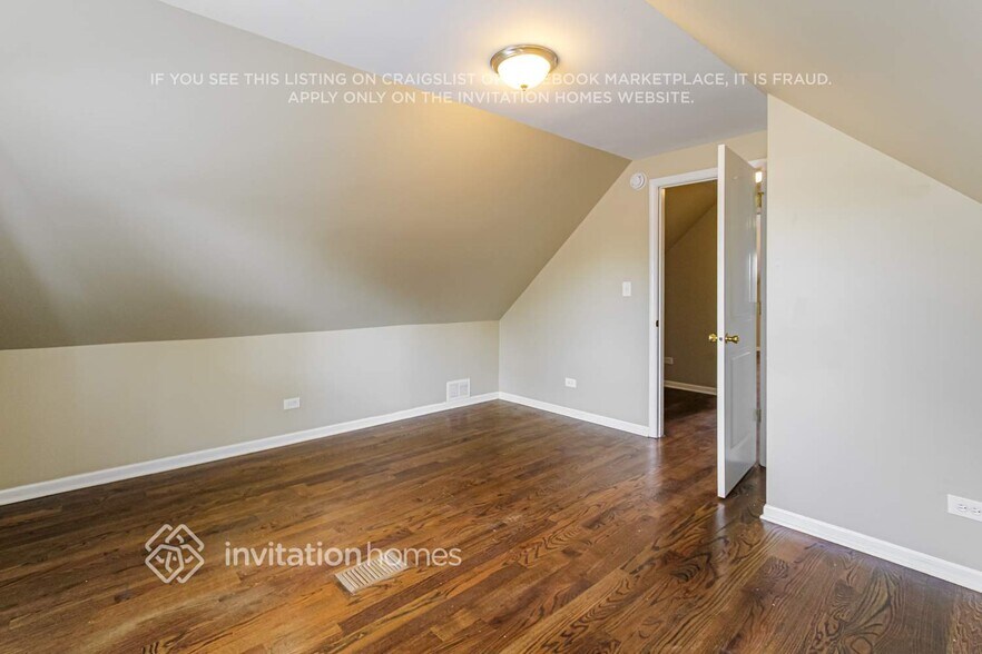 Building Photo - 6042 W Bryn Mawr Ave