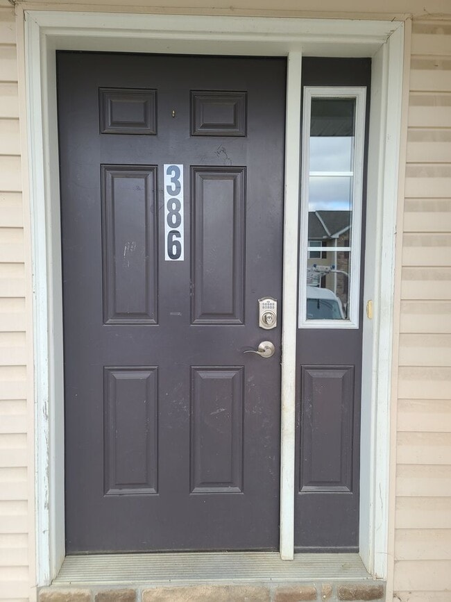 Building Photo - 3 Bedroom 2 1/2 bath Townhome for Rent in Waynesboro