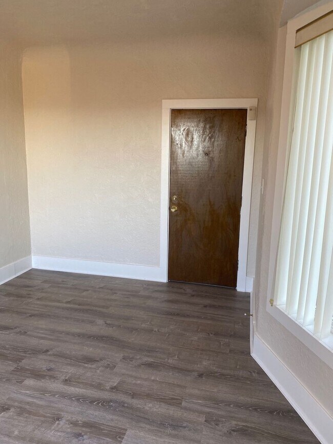 Building Photo - Phillips Ward Triplex