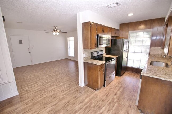 Building Photo - 2203 Lanier Dr