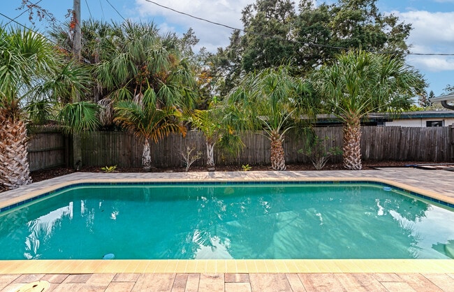 Building Photo - 5823 22nd St W