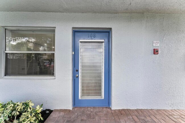 Building Photo - 6650 S Oriole Blvd
